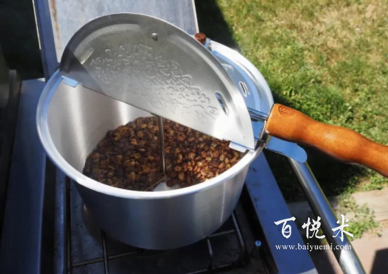 如何在家烘焙自己喜欢的咖啡豆？用平底锅就能烘焙咖啡豆